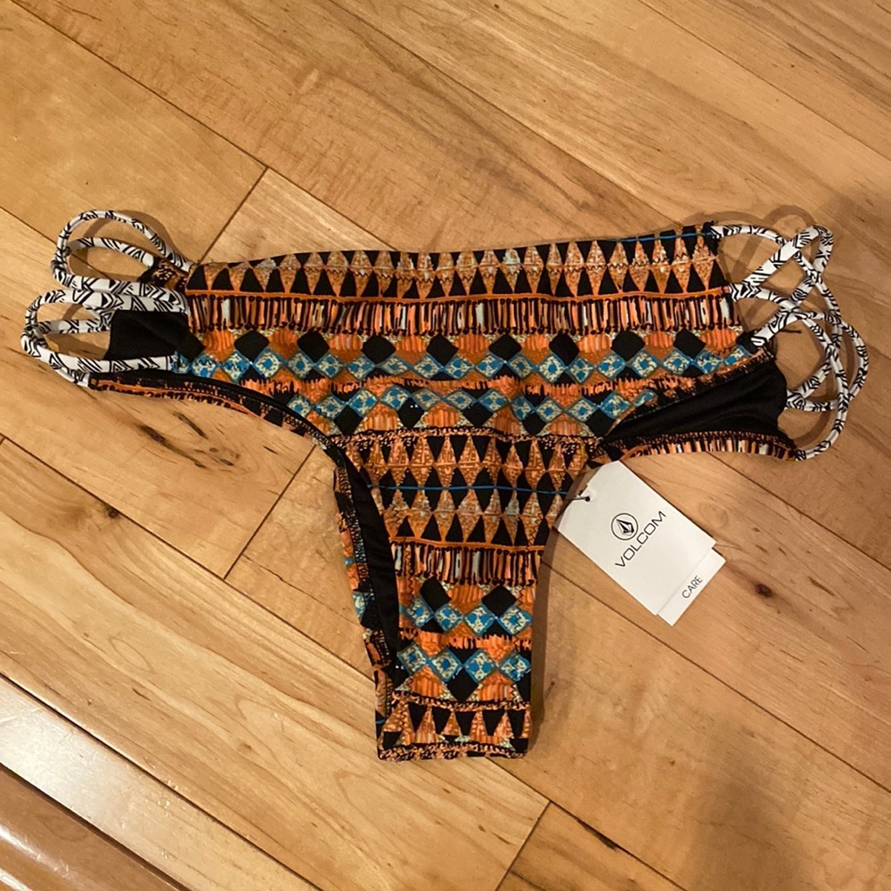 Volvos tradewinds cheeky extra-large Strappy bikini bottoms